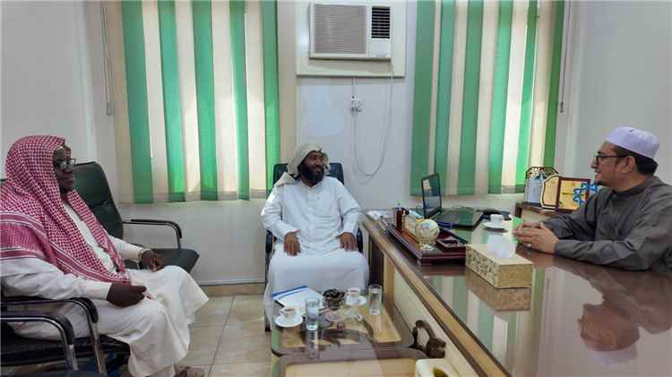 المدير التنفيذي لمؤسسة التنمية الخيرية بحضرموت يزور مؤسسة ألطاف للتنمية بالمكلا
