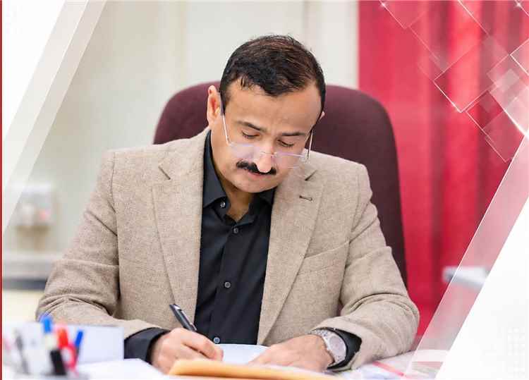المحافظ بن الوزير يوجه بصرف أراضٍ لأسر شهداء الجريمة الإرهابية ويؤكد العمل على توفير التمويل لبناء مساكن خاصة بهم