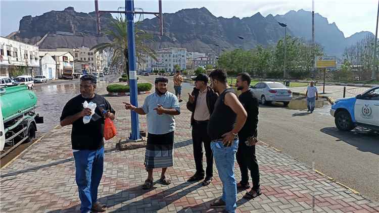 صندوق النظافة والتحسين بعدن يكثّف جهوده الميدانية لشفط مياه الأمطار من شوارع العاصمة