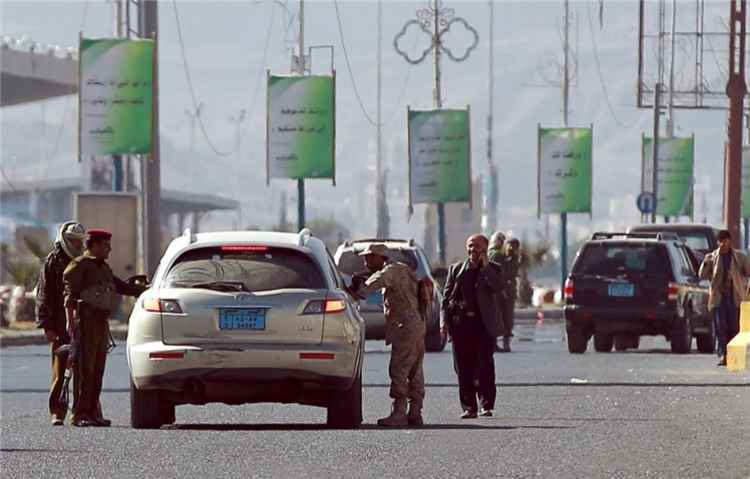 استنفار في صنعاء.. مسيّرات تحلّق ليلاً والدفاعات الحوثية تطلق مضاداتها