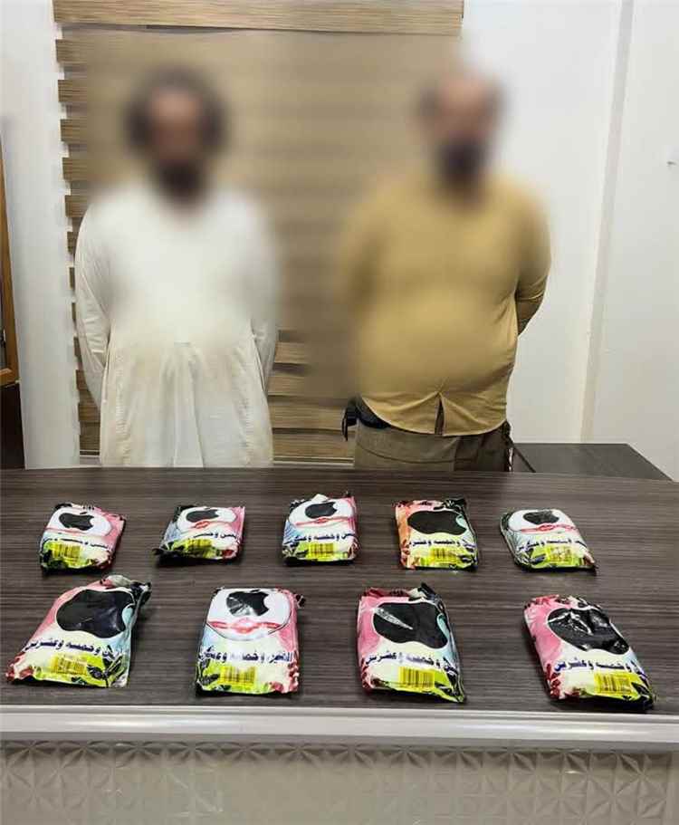 ضربة أمنية جديدة لإدارة مكافحة المخدرات بعدن تطيح بشخصين بحوزتهم عشرة كيلو ونصف من الحشيش المخدر بمديرية خورمكسر