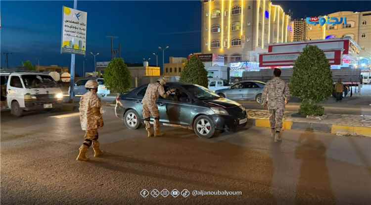 اللواء الأول دفاع شبوة ينفذ دوريات مكثفة وينصب نقاطاً أمنية في شوارع وأحياء عتق