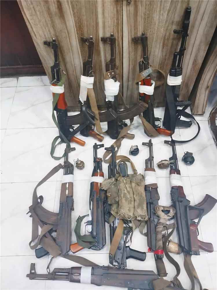 أمن العاصمة عدن يضبط 11 مخالفا ويصادر أسلحتهم الشخصية خلال ملاحقة مطلقي النار في الأعراس