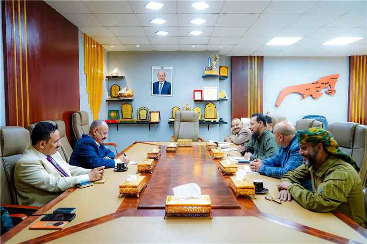 المحافظ شيخ يناقش مع الوزير حيدرة أوضاع قطاع النقل في العاصمة عدن