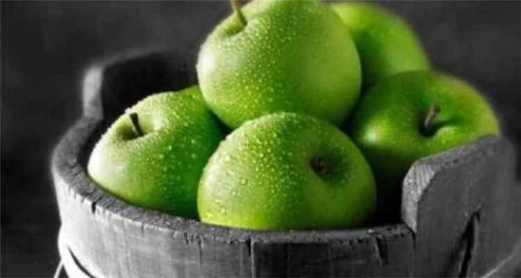 أيهما يحمي القلب أكثر.. الرمان الغني بمضادات الأكسدة أم التفاح الغني بالألياف؟