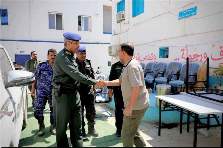 العميد الجابري يتفقد سير العمل الأمني بإدارة أمن مديرية المكلا