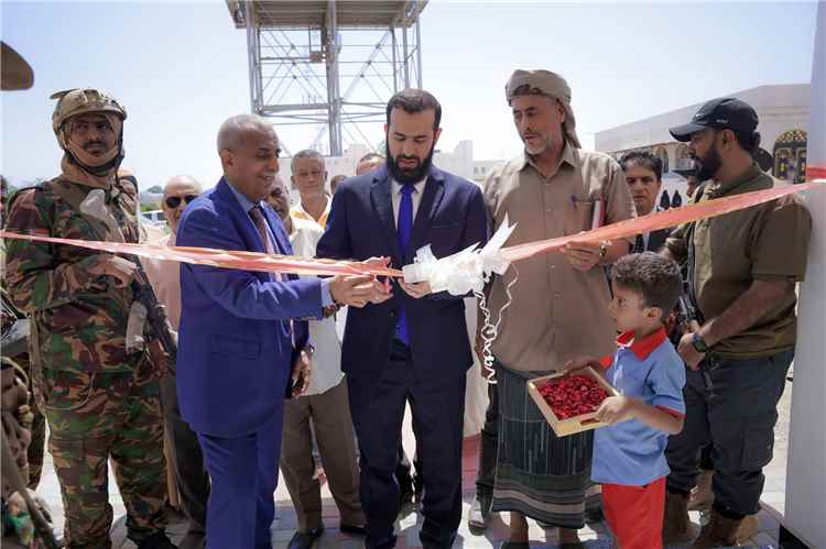 محافظ أبين يزور الجامعة ويفتتح مبنى المختبرات بكلية التربية وحديقة كلية الإدارة والاقتصاد