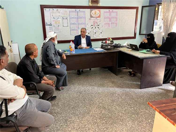 وزير التربية (العبادي) يتفقد مدرسة خالد بن الوليد للتعليم الأساسي ويؤكد أهمية سلامة التلاميذ والكوادر التربوية