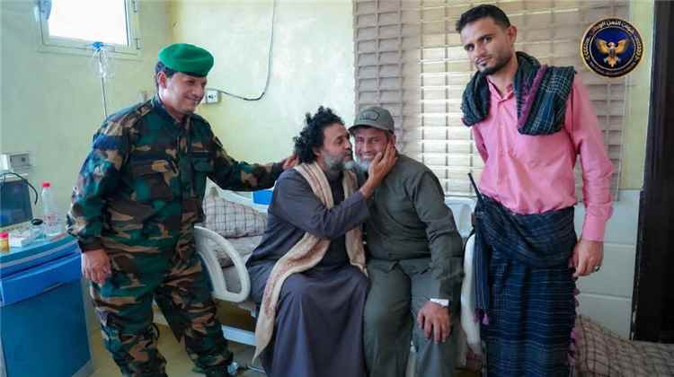 اللواء الجمالي يطمئن على صحة القائد أبو همام عقب تعرضه لجلطة دماغية ويطلع على حالته الصحية