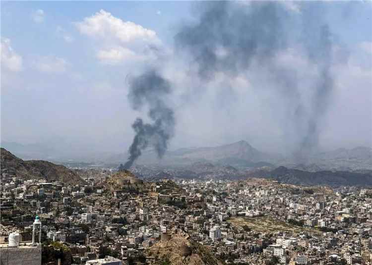 اتهام للحوثيين بتسميم قذائف في تعز