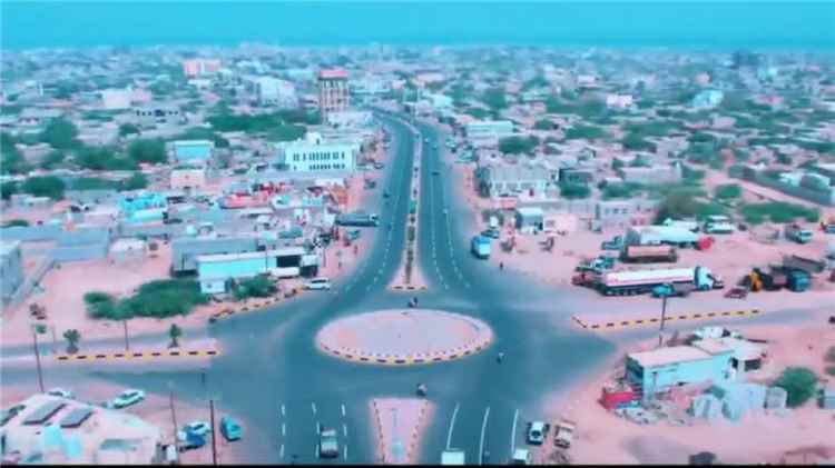 السلطة المحلية بالمخا تهيب بالأهالي عدم الزج بأبنائهم في صفوف مليشيا #الحوثي