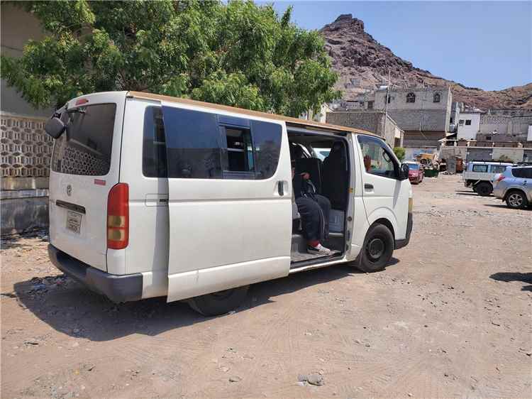 مدير عام التواهي يطلق مبادرة لتوفير المواصلات لموظفي المجلس المحلي وتخفيف أعباء التنقل