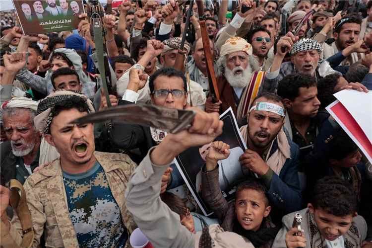 «فوبيا سبتمبر» تدفع الحوثيين لتشديد قبضتهم الأمنية