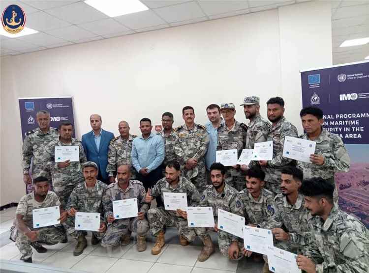 خفر السواحل اليمنية تختتم حزمة دورات تخصصية لتعزيز قدرات منتسبيها في الأمن والسلامة البحرية