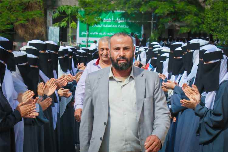 محافظ الضالع يكرّم متفوقات الثانوية العامة ضمن أوائل الجمهورية ويعتمد 100 ألف ريال سعودي لتوسعة مدرسة الفقيد فُضيل