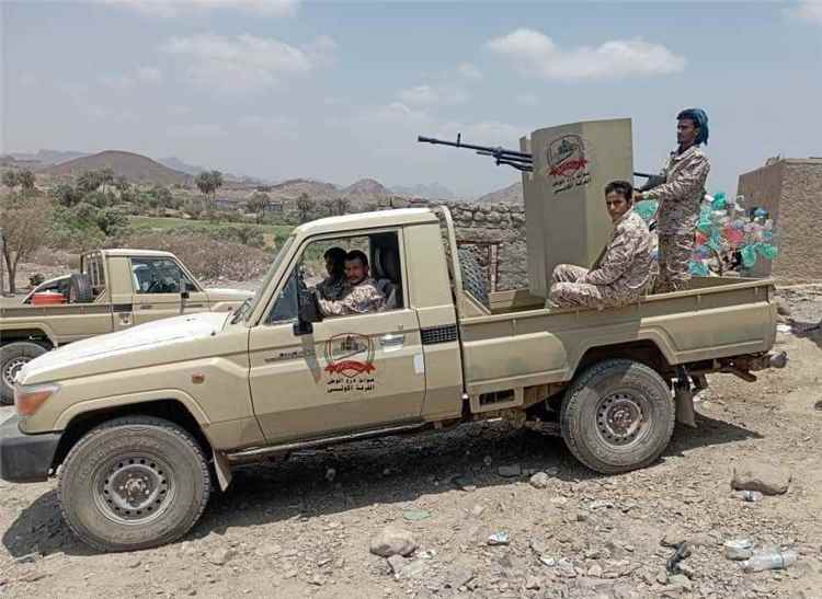 انفجار عبوة ناسفة يستهدف دورية لدرع الوطن في عتق وسقوط شهيد وجرحى
