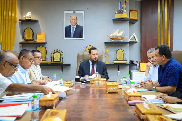 لجنة المناقصات بالعاصمة عدن تفتح مظاريف 9 مناقصات لمعالجة الاختناقات والأعطاب الطارئة في شبكة توزيع الكهرباء