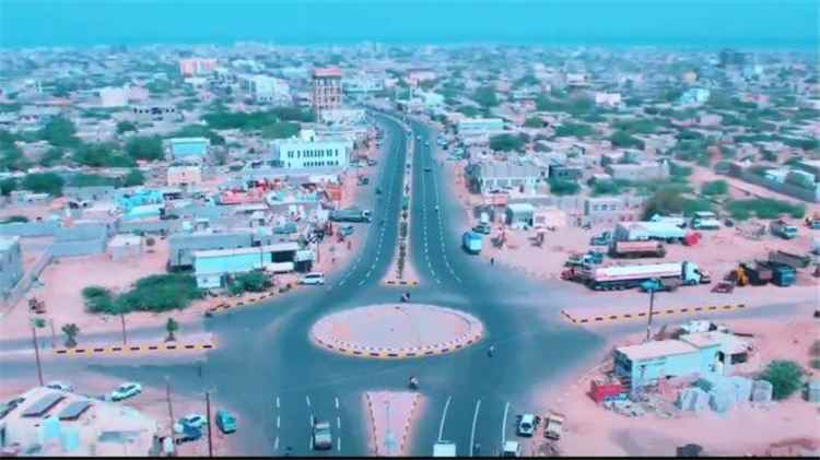 الحوثيون يسيطرون على المخا بعد انهيار دفاعات القوات المسلحة