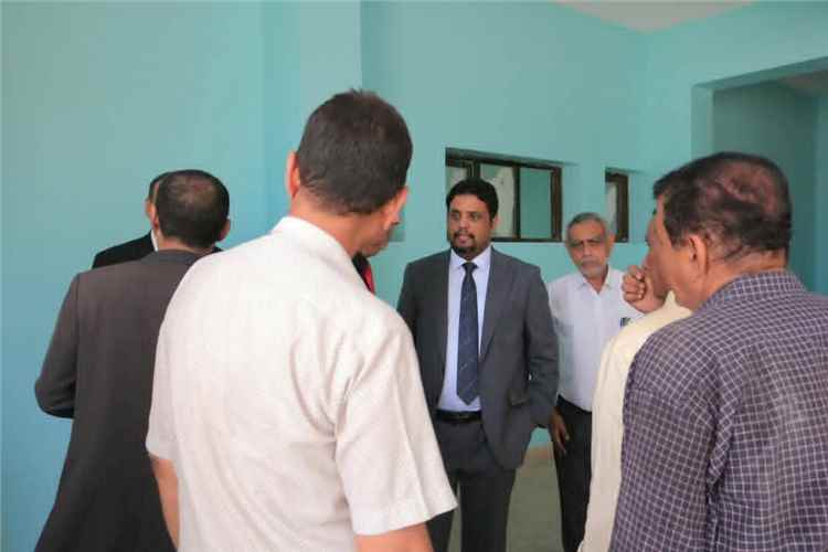 المهري يتفقد تجهيز مختبرات طبية وهندسية جديدة في كلية المجتمع بعدن