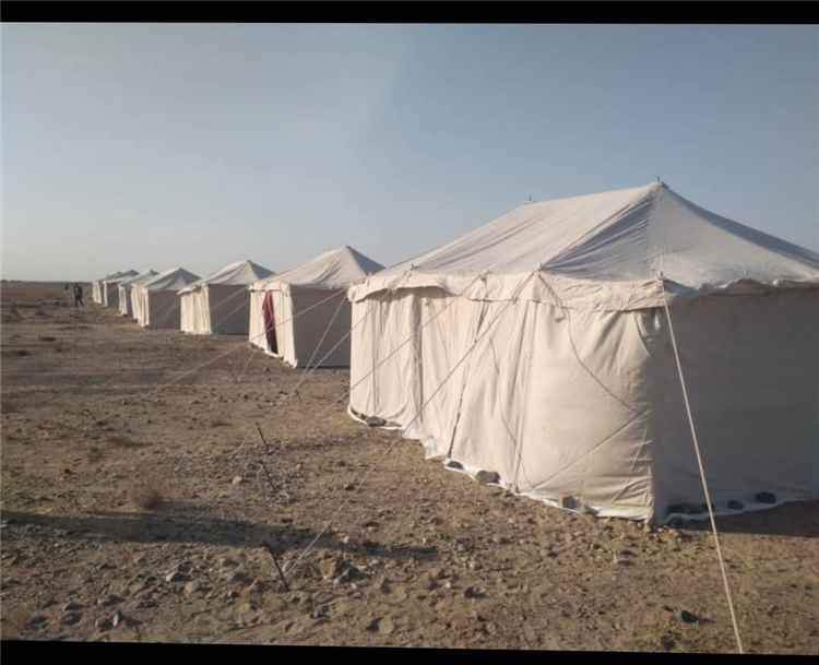 بدعم المحافظ شيخ .. تدشين نصب الخيام الإيوائية للنازحين غرب العاصمة عدن