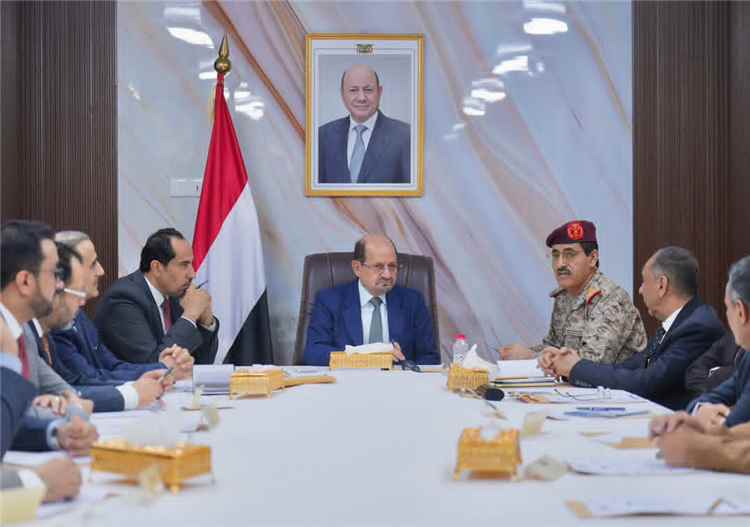 مجلس الوزراء يناقش تداعيات التصعيد الحوثي ويتخذ عدد من الإجراءات لتعزيز الاستجابة الحكومية للتطورات