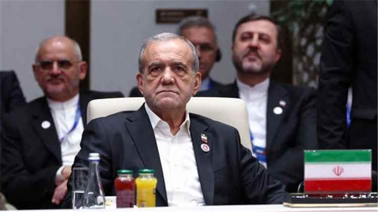 بزشكيان: توصلنا إلى تفاهم مع عُمان بشأن مضيق هرمز