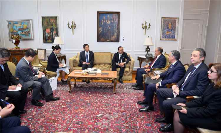 وزير الخارجية المصري يستقبل وزير الدولة السنغافوري للشئون الخارجية والداخلية