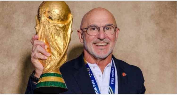 رسميًا .. لويس دي لا فوينتي يواصل مسيرته مع منتخب إسبانيا حتى 2030