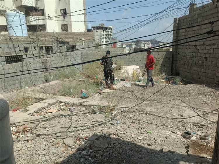 المنطقة الأولى لكهرباء عدن تواصل حملة مكافحة الربط العشوائي في المعلا