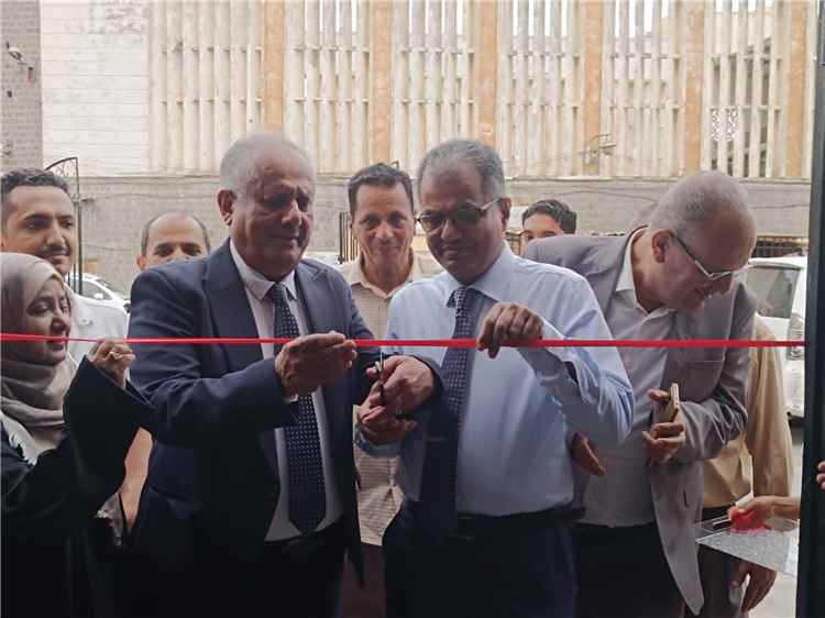 شايع و القلعة يفتتحان المجمع الصحي بمديرية المعلا بعد استكمال أعمال الترميم والتأهيل