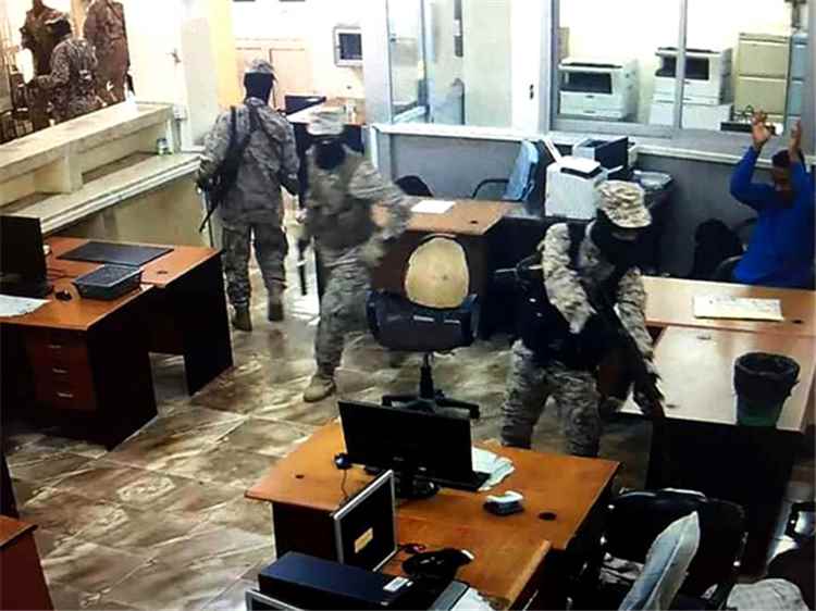 البنك الأهلي اليمني يطالب أمجد خالد بكشف حقيقة جريمة فرع "النقيب" واغتيال مديره