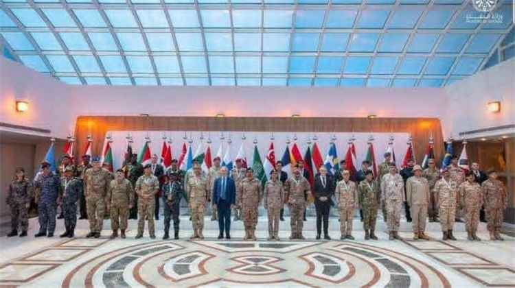 الوفد اليمني في التحالف البحري يدعو لتوحيد الجهود لمواجهة التهديدات التي تستهدف أمن الملاحة البحرية