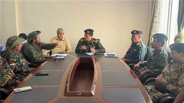 مدير أمن أبين العميد الهارش يعقد اجتماعًا أمنيًا مع الوحدات الأمنية وقيادة قوات الأمن الوطني بالمحافظة