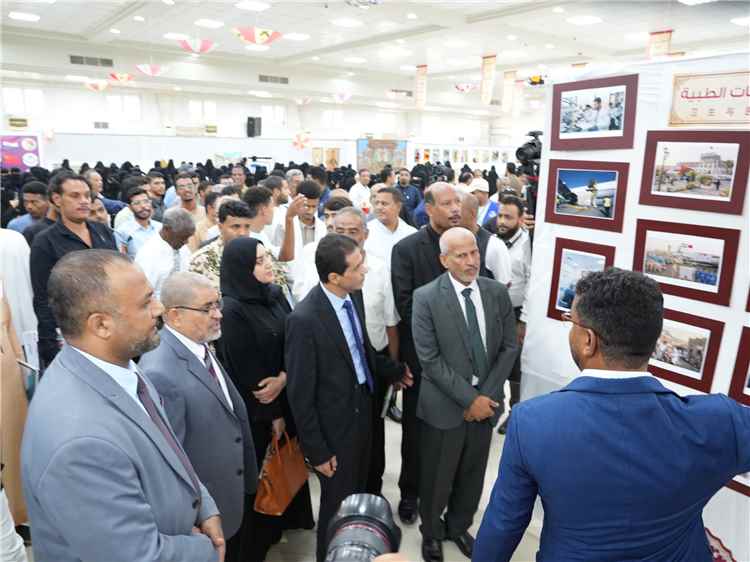 وسط حضور رسمي يمني صيني .. جامعة حضرموت تحتفي بالذكرى السبعين للعلاقات اليمنية الصينية في حفل خطابي رسمي بالمكلا