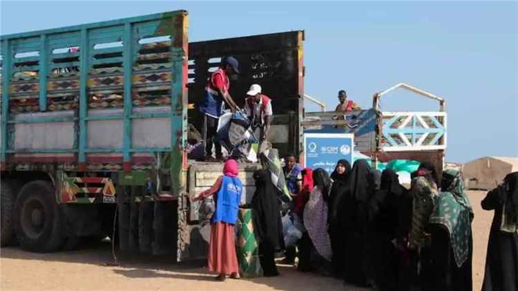 إلى أفريقيا.. القتال يفتح باب موجة نزوح أكبر في اليمن