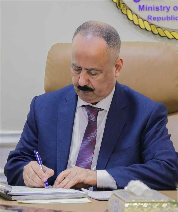 وزير النقل يصدر قراراً بتكليف قائم بأعمال مدير عام مطار سيئون الدولي