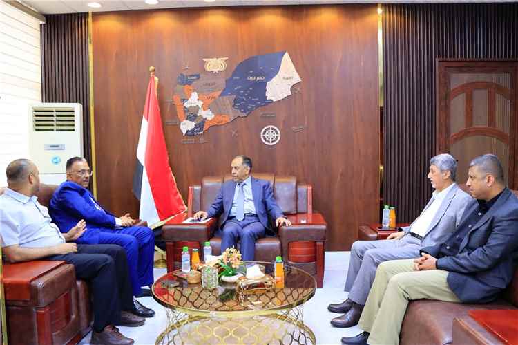 وزير الصناعة والتجارة ورئيس مصلحة الجمارك يبحثان تسهيل حركة التجارة وانسياب السلع