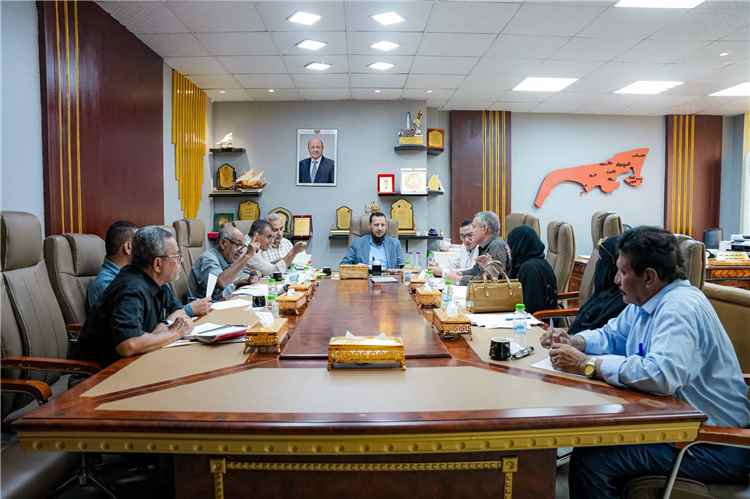 برئاسة المحافظ شيخ.. 
لجنة المناقصات تقر مناقصتي تأهيل مبنى الخدمة المدنية وعدد من مكاتب السلطة المحلية