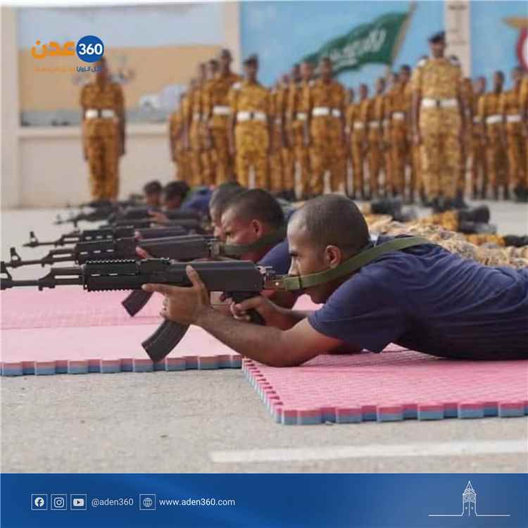 بدعم قيادة قوات التحالف العربي بحضرموت والمهرة.. قوات الصاعقة وحماية الشخصيات تتخرج من المكلا بعرض عسكري مهيب