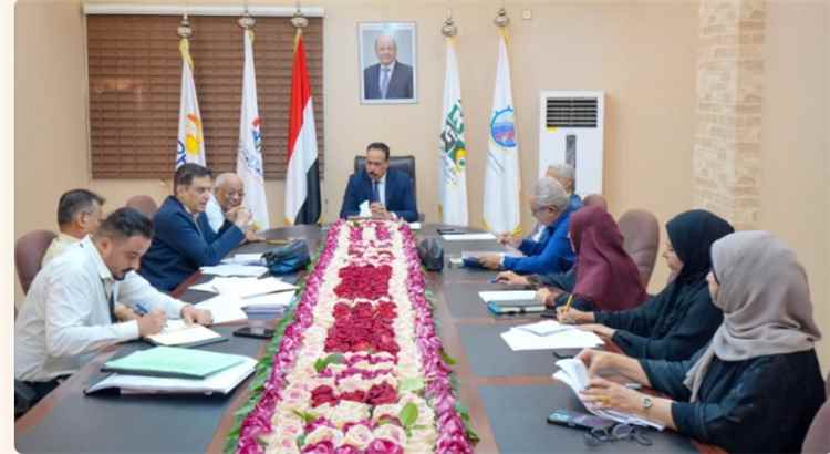 وزير الأشغال يترأس اجتماع لجنة المناقصات والمزايدات لمناقشة عدد من مشاريع الطرق