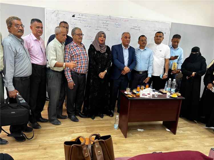 وزير التربية العبادي يواصل حضوره الأكاديمي ويشرف على مناقشة خطتي دكتوراه بجامعة عدن