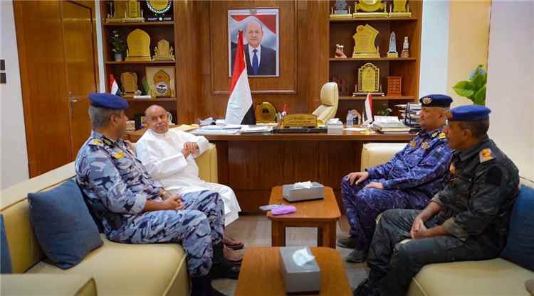 الخنبشي يبحث تعزيز التنسيق الأمني والمروري مع قيادة شرطة الدوريات وأمن الطرق بالجمهورية