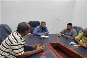 مدير عام التواهي يلتقي اللجنة الإشرافية لمتابعة شؤون المياه ويبحث تعزيز استقرار الخدمة بالمديرية