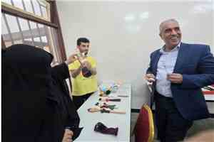 وزير التربية والتعليم يطلع على إبداعات طلاب تربية جامعة عدن في مسرح الدمى